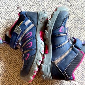 Kids Hiking Boots - Keen size 10 T